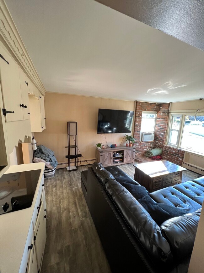 Building Photo - 35 Lynwood Dr