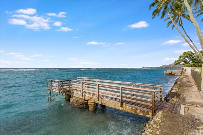 Private Keyed Neighborhood pier - 335 Wailupe Cir