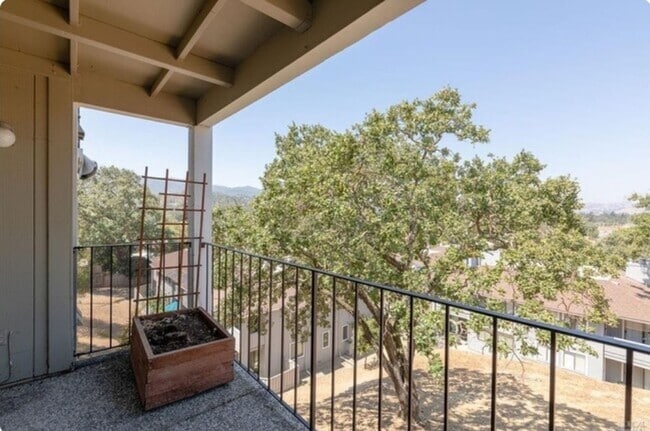Building Photo - Stunning 2 Bed 2 Bath Condo in Novato, CA