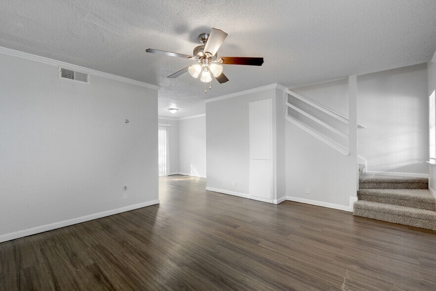Building Photo - 5905 Hidden Valley Trail