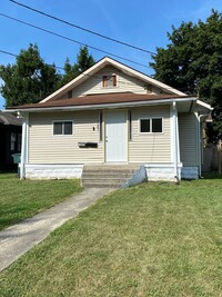 Building Photo - **Second Month Free** Nice Three Bedroom H...