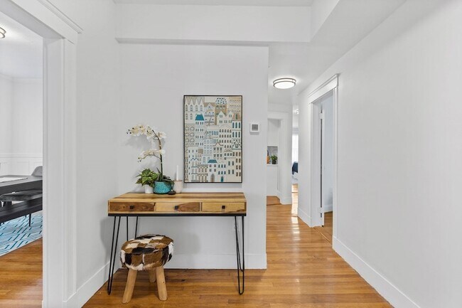 Building Photo - 60 Lithgow St