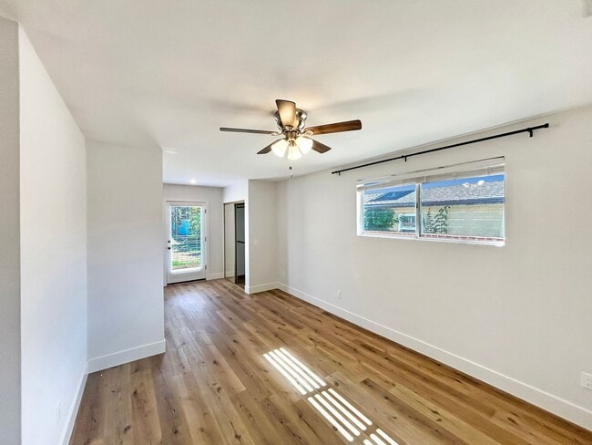 Building Photo - Gorgeous 3B/2BA house w/ Large Backyard, A...