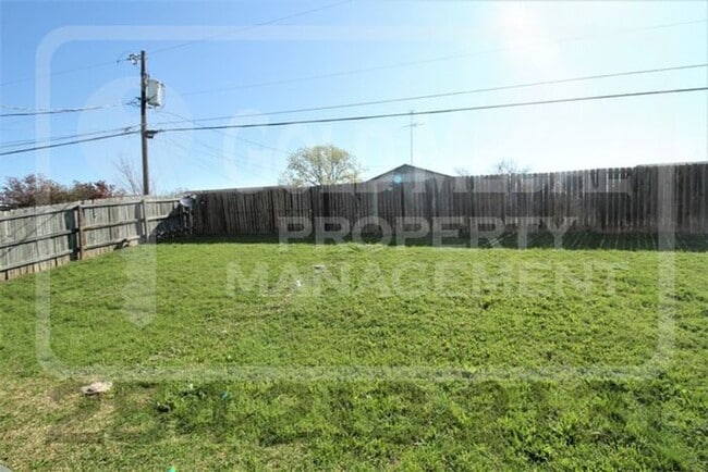 Building Photo - 5805 Redstone Dr