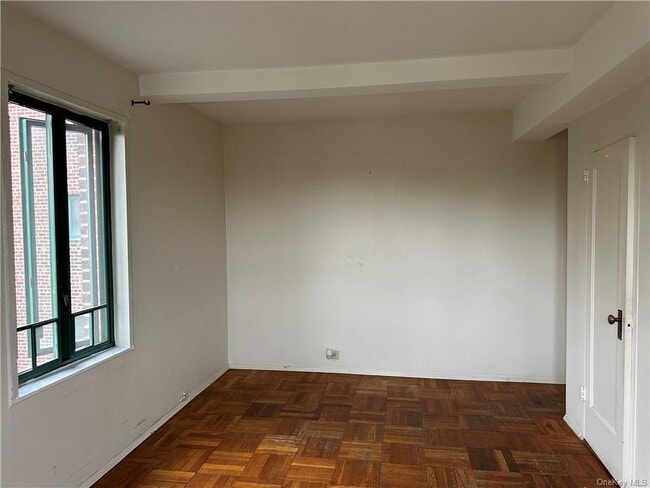 Building Photo - 2200 E Tremont Ave