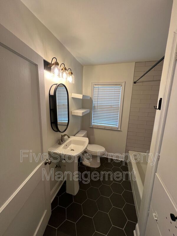 Building Photo - 144 Northwood Dr