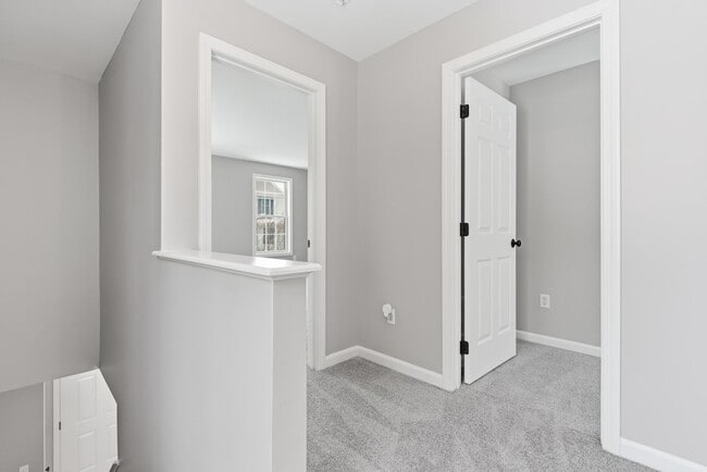 Building Photo - 6 Mulberry Ln