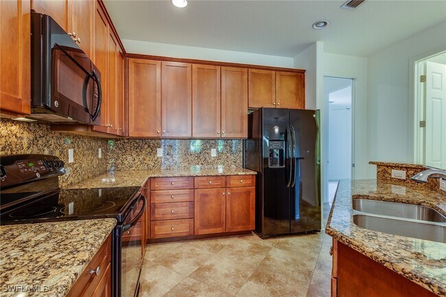 Building Photo - 9037 Alturas St