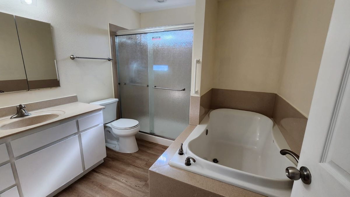 Building Photo - 1385 Wimbledon Ct