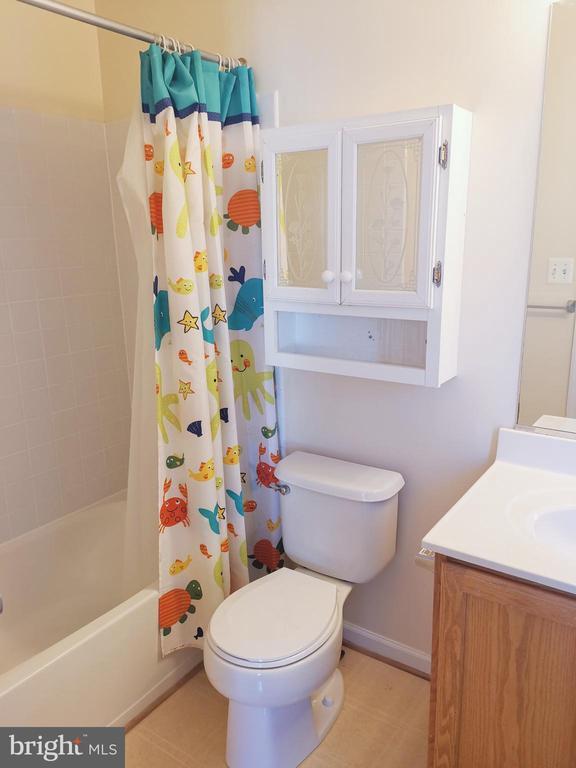 Building Photo - 5822 Cowling Ct