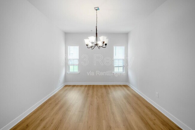 Building Photo - 533 Daffodil Ln