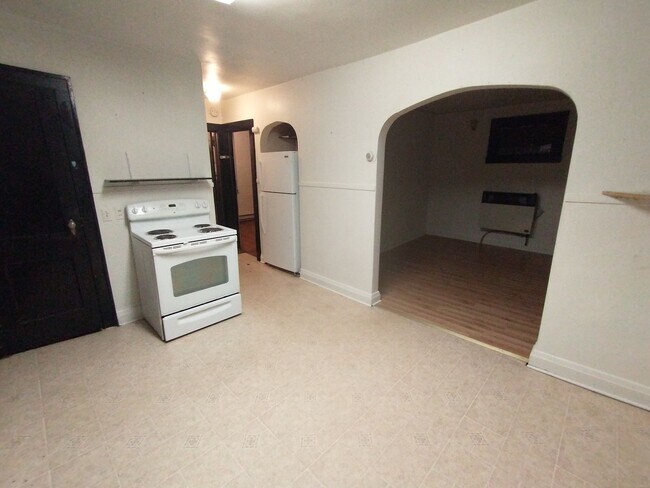 Building Photo - 724