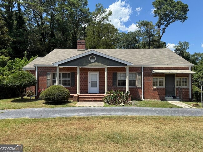 Building Photo - 998 Highland Cir SE