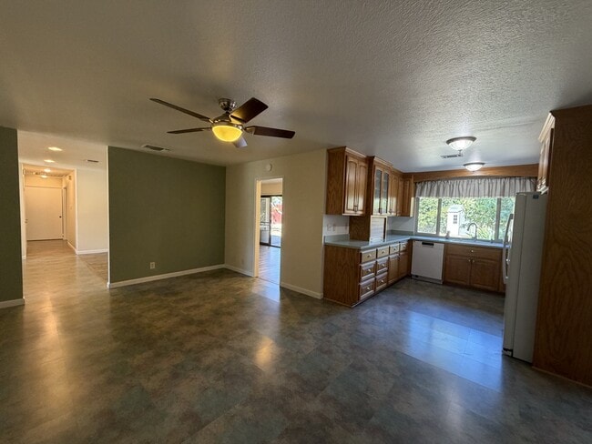 Building Photo - 113 Riverview Ct