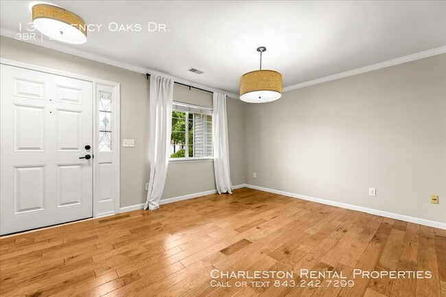 Building Photo - 13 Regency Oaks Dr