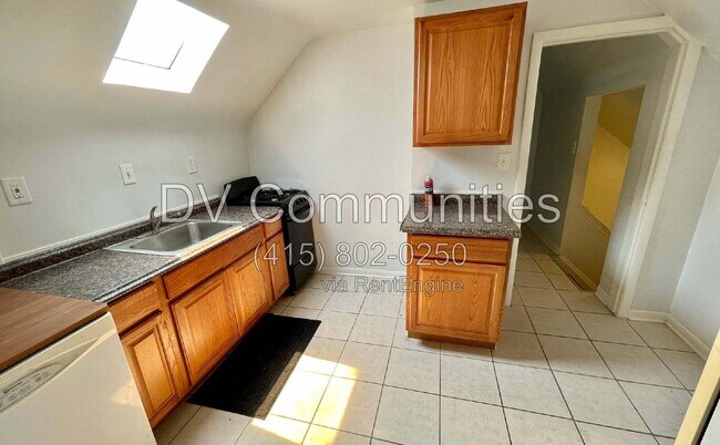 Building Photo - 1647 Hillcrest Rd