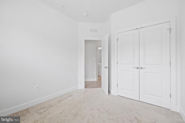 Building Photo - 9610 Santa Fe Blvd