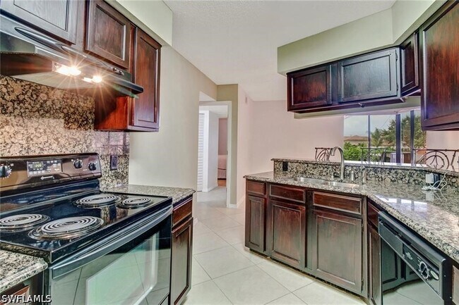 Building Photo - 124 Cypress Way E