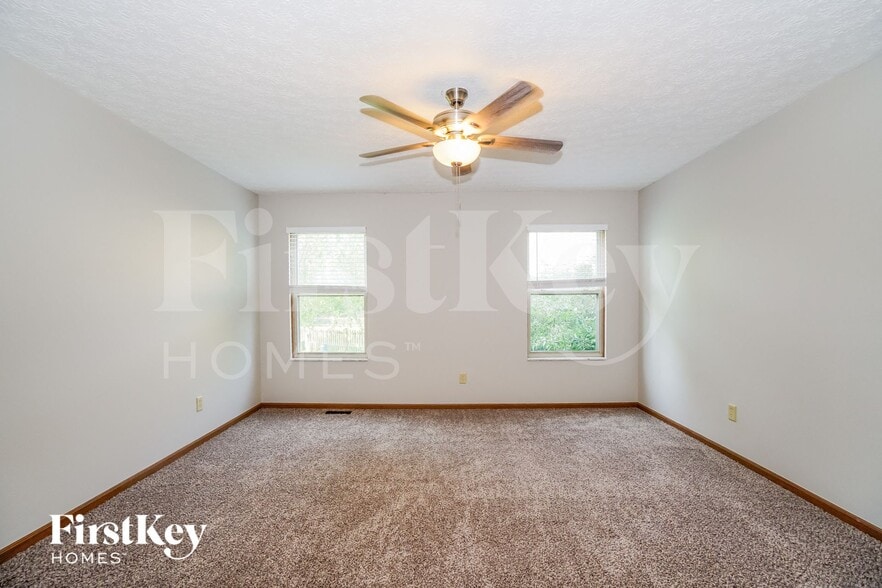 Building Photo - 1558 Royal Oak Dr