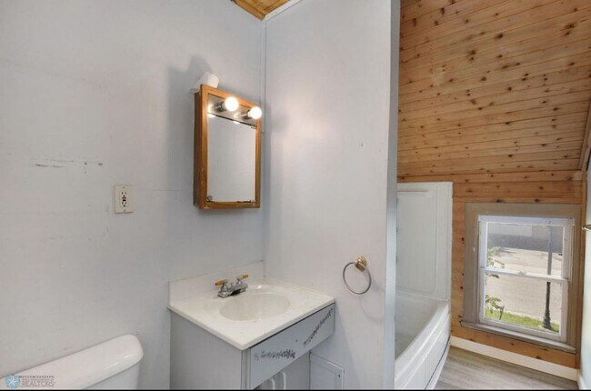 Building Photo - 3 Bed House, North Fargo, Near NDSU & Downtown