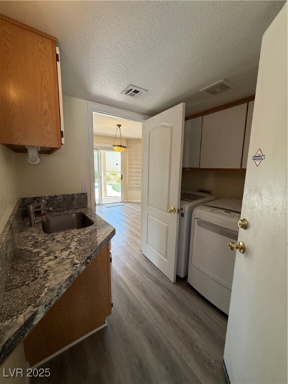 Building Photo - 2113 Desert Pines St