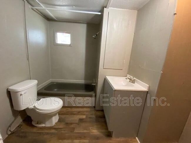 Building Photo - 4900 Tice St