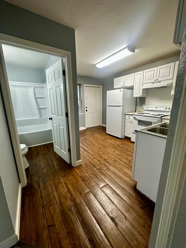 Primary Photo - 721 Oneida St