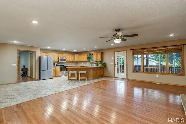 Building Photo - 3 Bedroom 2 Bathroom