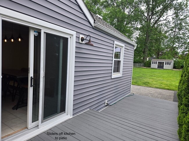 Building Photo - Beautifully updated, ranch style single fa...