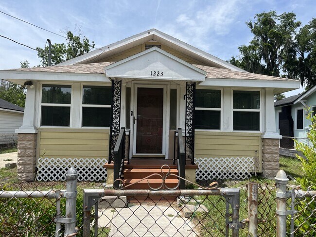 Building Photo - 1223 Ida St