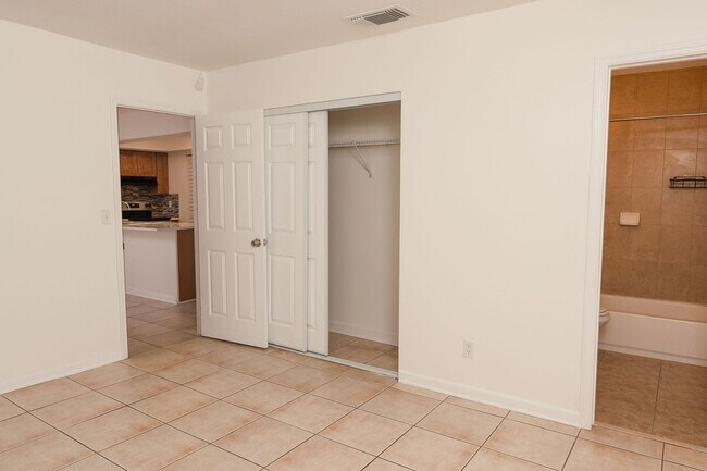 Building Photo - 1253 White Pine Dr