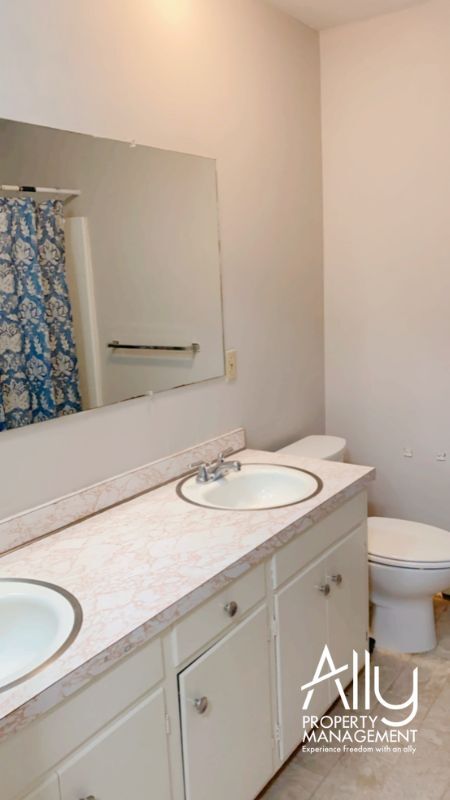 Building Photo - 122 Harmon St