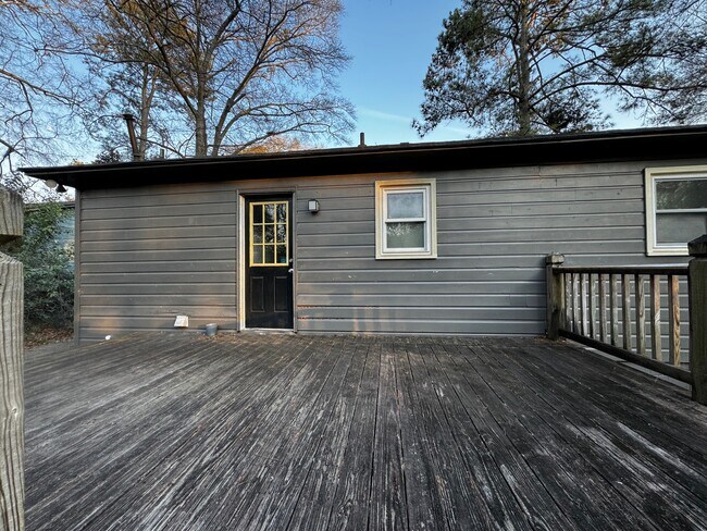 Building Photo - 170 Royal Ct