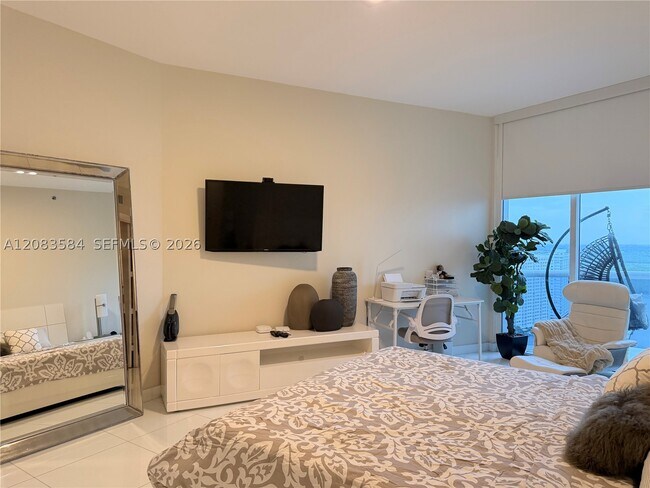 Building Photo - 15811 Collins Ave