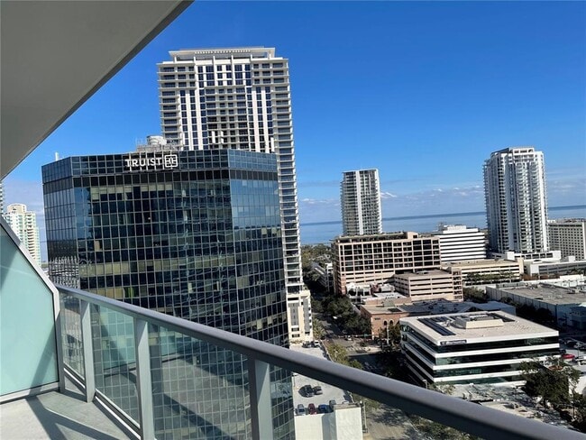 Building Photo - 400 Central Ave