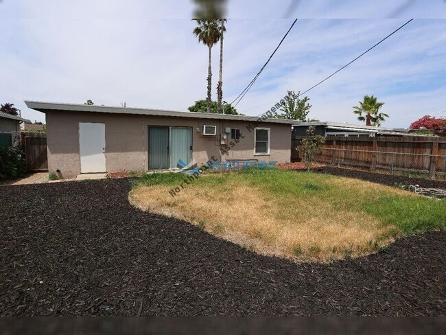 Building Photo - 1220 Browning Dr