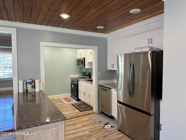 Building Photo - 6660 Oriole Ave