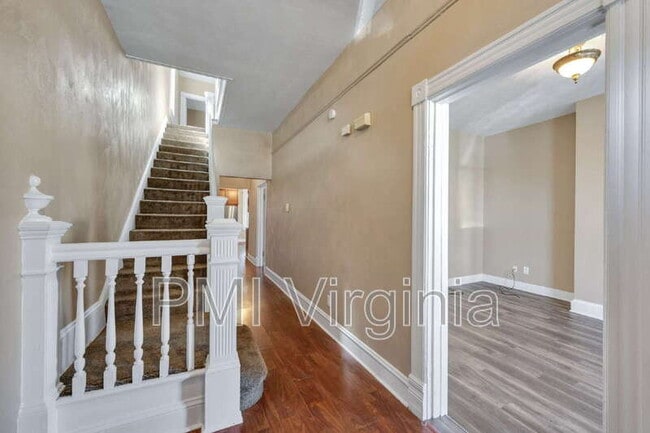 Building Photo - 527 W 26th St