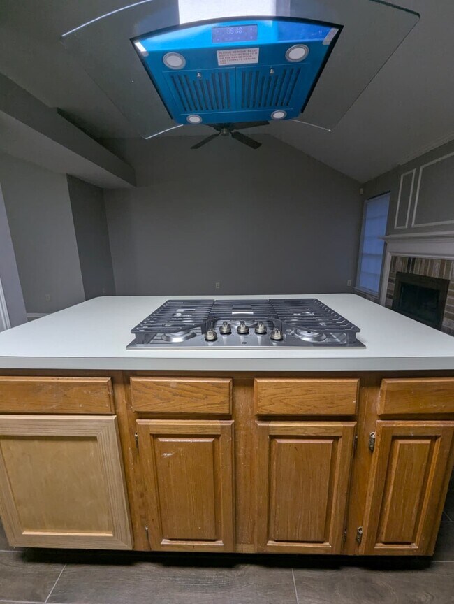 Building Photo - 827 Coral Tree Pl