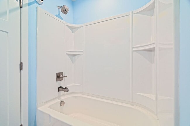 Building Photo - Relaxed Summerville Living Starts Here!