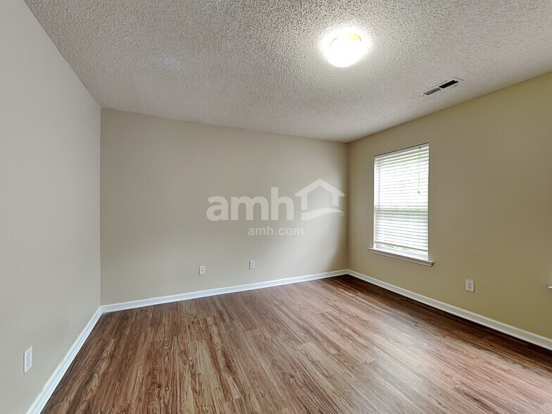 Building Photo - 213 Brenley Ln
