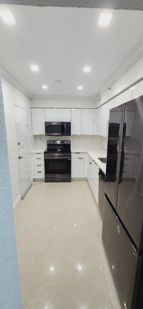 kitchen - 2501 S Ocean Dr