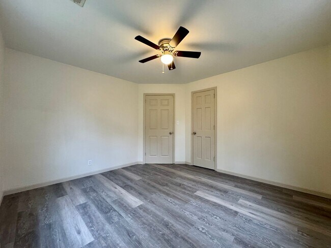 Building Photo - 1820 Tunnel Blvd