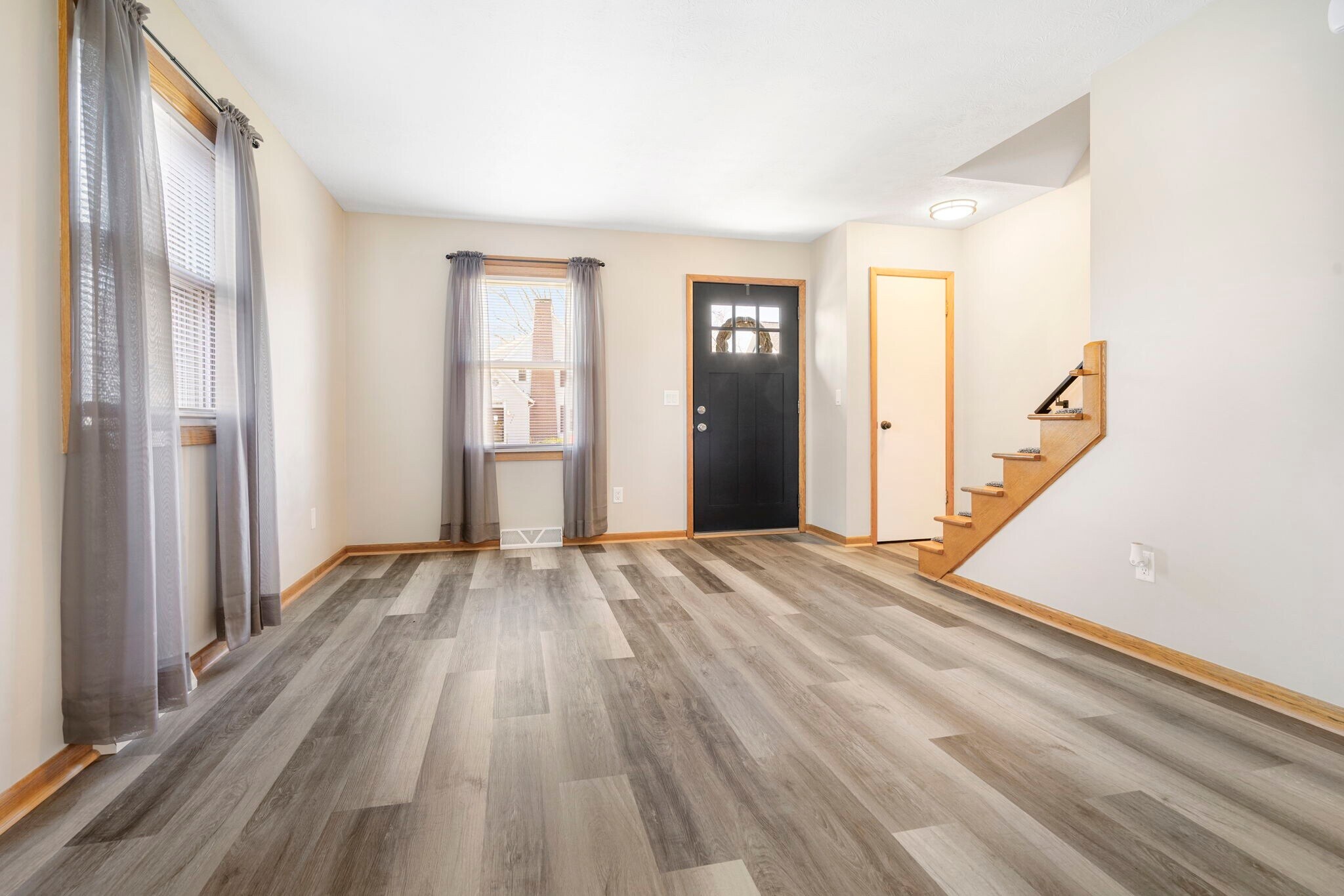 Building Photo - 2601 S Seneca Ave