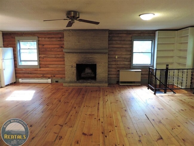 Building Photo - Log Home in Alpine Acres
