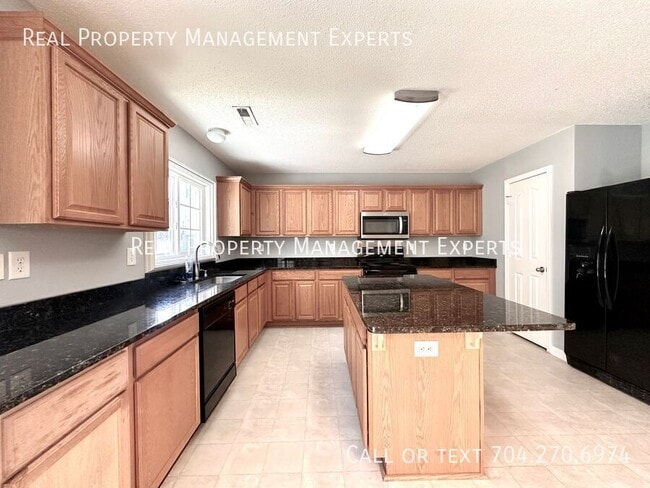 Building Photo - 10834 Glenluce Ave