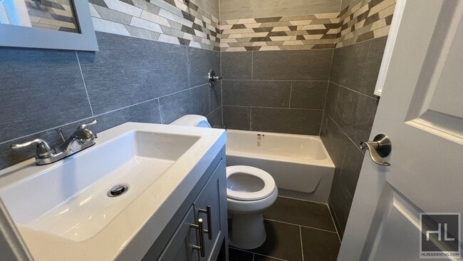 Building Photo - Schenectady Ave