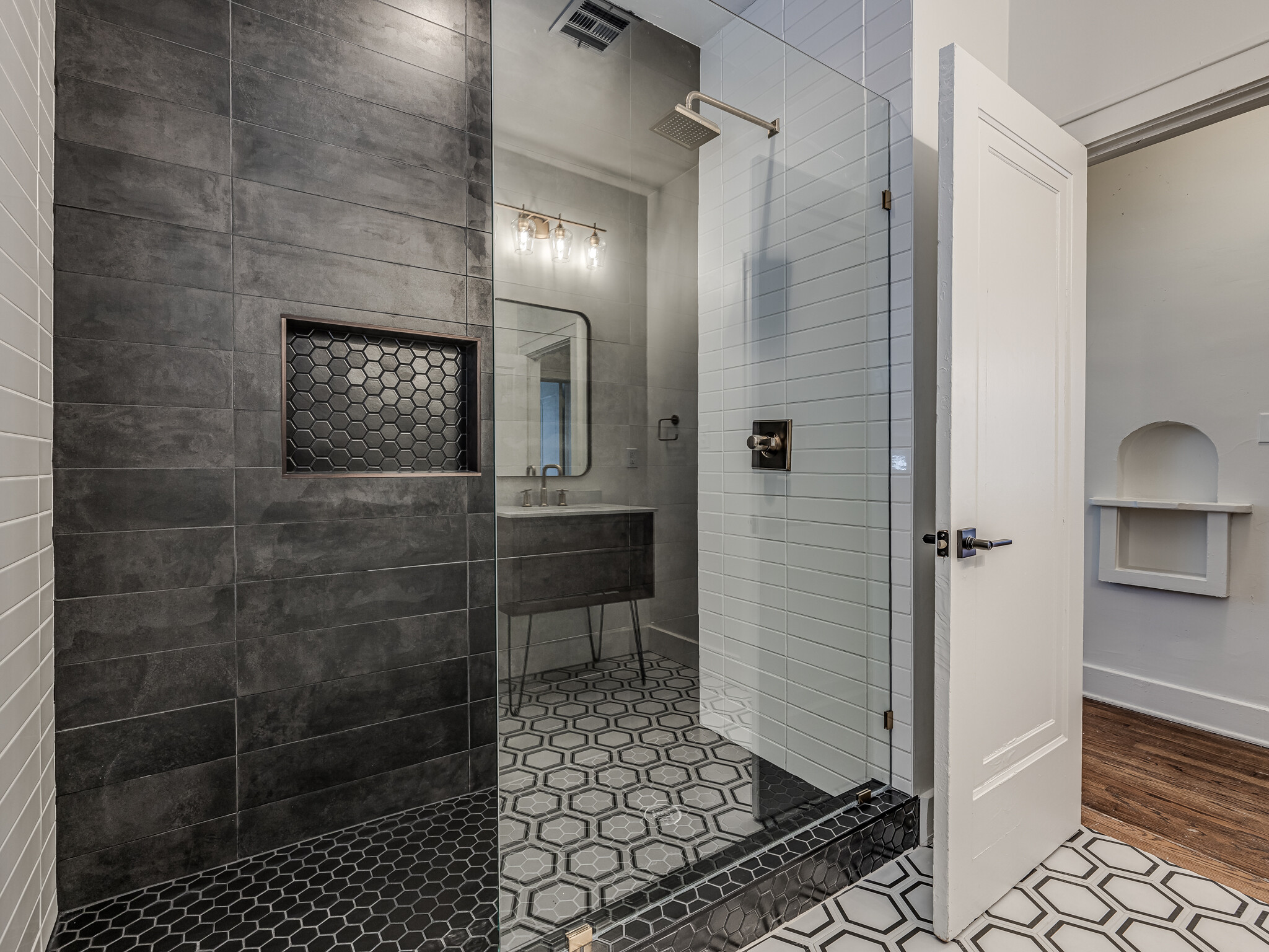 walk-in shower - 2305 NW 16th St