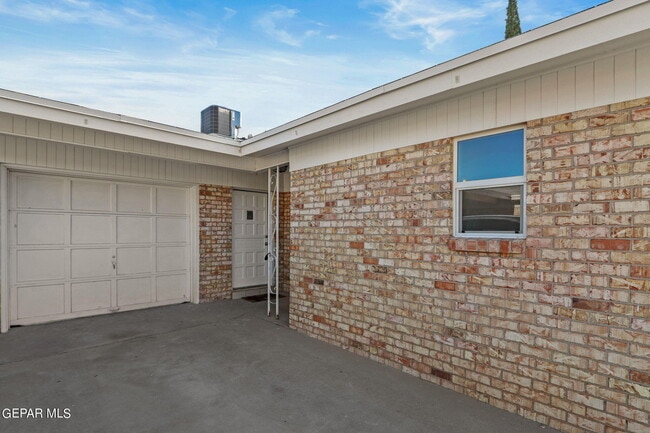 Building Photo - 6923 Alto Rey Ave