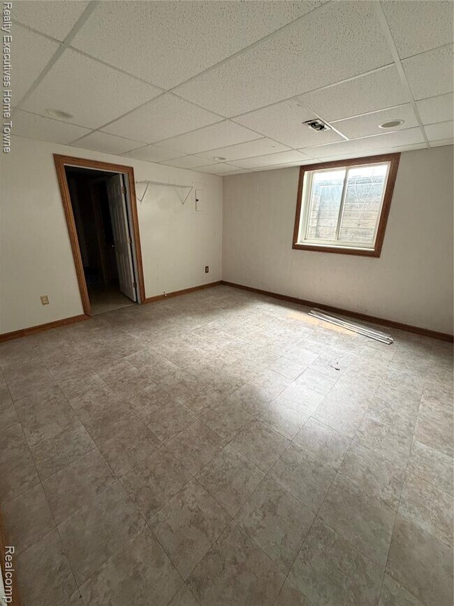 Building Photo - 2622 Maple St